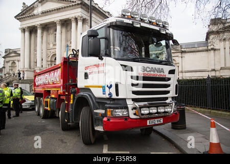 Transport for London's Task Force poids lourds mis en place un point de contrôle pour s'assurer que les poids lourds du véhicule à Londres sont conformes à la sécurité dema Banque D'Images