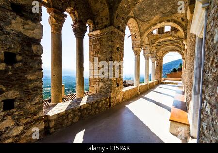 Le monastère de Panayia Pantanassa sur le site historique de Mystras, un château byzantin en Grèce. Le monastère est le seul je Banque D'Images