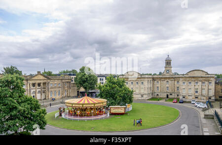 Musée, merry-go-round et palais de justice vue de Cliffords Tower Banque D'Images