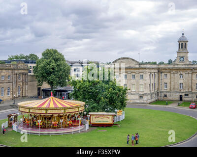 Musée, merry-go-round et palais de justice vue de Cliffords Tower Banque D'Images