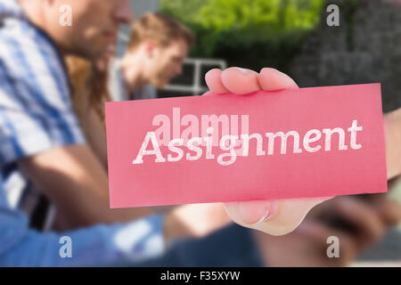 Cession contre happy students sitting in a row texting Banque D'Images