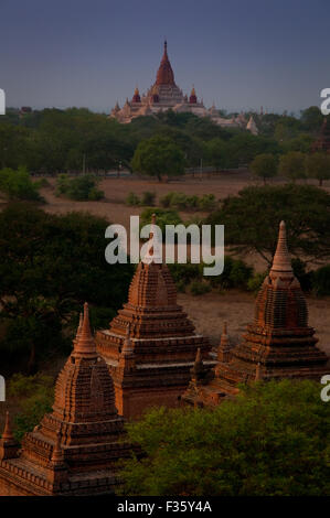 Vue générale des temples à Bagan Myanmar. Banque D'Images