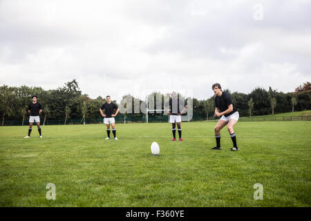 La formation des joueurs de rugby sur pitch Banque D'Images