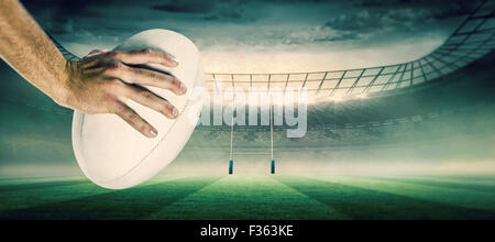 Image composite de l'image recadrée de sports player holding ball Banque D'Images
