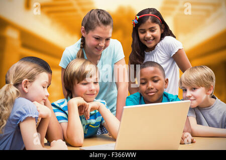 Image composite de cute pupils using tablet computer in library Banque D'Images