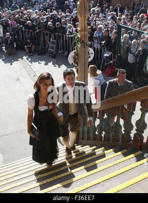 Munich, Allemagne. 30 Septembre, 2015. Robert Lewandowski du FC Bayern München et sa partenaire Anna Stachurska assister au festival de la bière Oktoberfest Theresienwiese à 2015 le 30 septembre 2015 à Munich, Allemagne. Credit : kolvenbach/Alamy Live News Banque D'Images