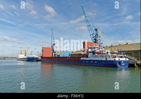 Le vraquier Kine chargement au quai dock sur la falaise de la rivière Orwell,ll'Ipswich, Royaume-Uni Banque D'Images