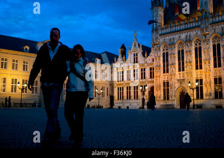 BRUGES : La Mairie et la place Burg. Bruges est une ville avec deux places. Le plus important est le marché, la commercia Banque D'Images