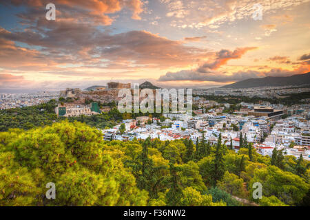 Vue de l'acropole de matin colline Filopappou dans le centre d'Athènes. Banque D'Images