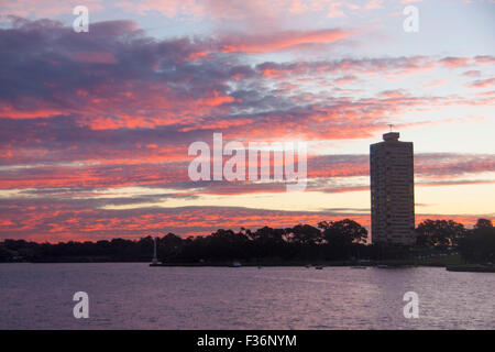 Point Blues Tower apartment block au coucher du soleil Sydney NSW Australie Nouvelle Galles du Sud Banque D'Images