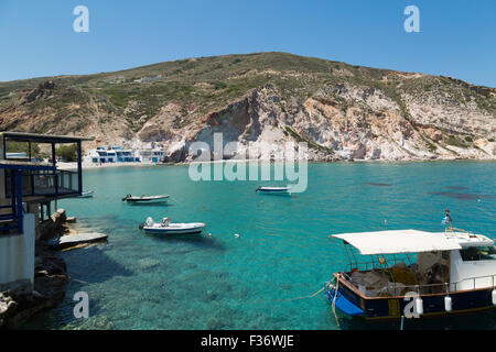 Village de pêcheurs de Firopotamo sur l'île de Milos en Grèce Banque D'Images