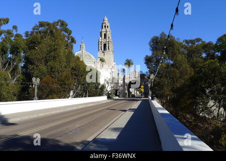 Pont Cabrillo et la Californie au quadrangle Balboa Park à San Diego Banque D'Images