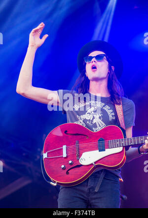 Singer/songwriter James Bay effectue sur scène au iHeartRadio Music Festival 2015 au village de Las Vegas Banque D'Images