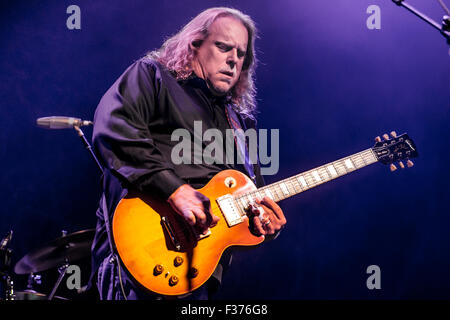Detroit, Michigan, USA. Sep 29, 2015. L'exécution de Warren Haynes sur les cendres et la poussière d' au Fillmore à Detroit, MI 29 septembre 2015 Credit : Marc Nader/ZUMA/Alamy Fil Live News Banque D'Images