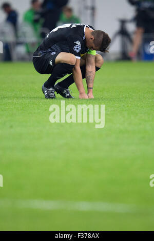 Moenchengladbach, Allemagne. Sep 30, 2015. Le Granit Xhaka Moenchengladbach ressemble déprimé après la Ligue des Champions du groupe D match de foot entre Borussia Moenchengladbach et Manchester City au Borussia Moenchengladbach en parc, l'Allemagne, le 30 septembre 2015. Photo : Marius Becker/dpa/Alamy Live News Banque D'Images