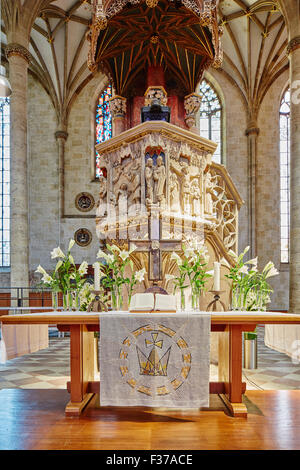 Chaire, Ulm Minster avec décoration florale, Ulm, Bade-Wurtemberg, Allemagne Banque D'Images