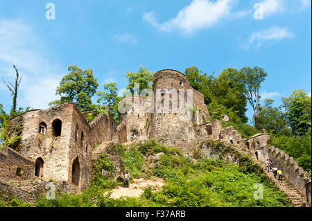 Ruines du château Rudkhan Galeh en Fuman, province de Gilan, Iran Banque D'Images