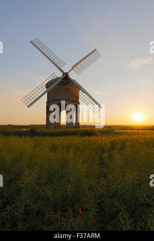 Coucher du soleil à Chesterton moulin, Lemington Spa, Warwickshire, Royaume-Uni Banque D'Images