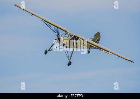 Fieseler Fi 156 Storch (Anglais : Cigogne) était un petit avion de liaison allemand construit par Fieseler avant et pendant la Seconde Guerre mondiale Banque D'Images