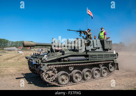 Canon automoteur Abbé Vickers. Un ex-militaire véhicule en mains privées d'être mis à l'épreuve pour le public en Damyns Hall, Essex, UK Banque D'Images