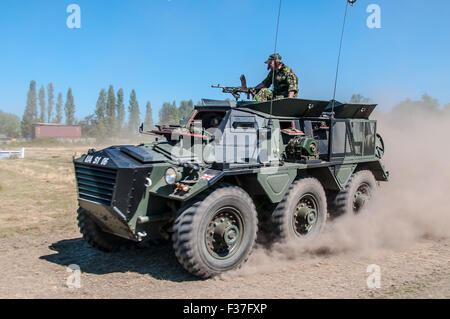 Alvis FV603 Saracen. Un ex-militaire véhicule en mains privées d'être mis à l'épreuve pour le public en Damyns Hall, Essex, UK Banque D'Images