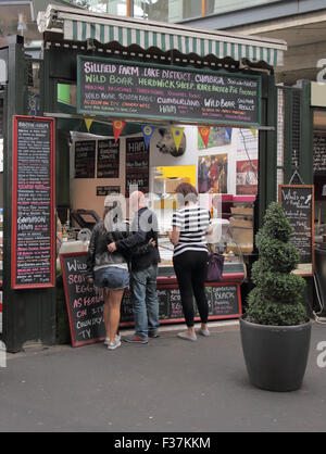 Dans Southwark London Borough Market Banque D'Images