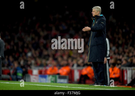 Londres, Royaume-Uni. Sep 29, 2015. Arsène Wenger (Arsenal) Football/soccer : l'entraîneur-chef d'Arsenal Arsene Wenger lors de l'UEFA Champions League Groupe F match entre l'Olympiakos 2-3 Arsenal à l'Emirates Stadium à Londres, Angleterre . Credit : EXTRÊME-ORIENT PRESSE/AFLO/Alamy Live News Banque D'Images