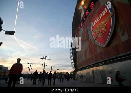 Londres, Royaume-Uni. Sep 29, 2015. Vue générale Le football : Arsenal FC Le logo est visible sur l'extérieur de l'Emirates Stadium avant l'UEFA Champions League Groupe F match entre l'Olympiakos 2-3 Arsenal à Londres, Angleterre . Credit : EXTRÊME-ORIENT PRESSE/AFLO/Alamy Live News Banque D'Images