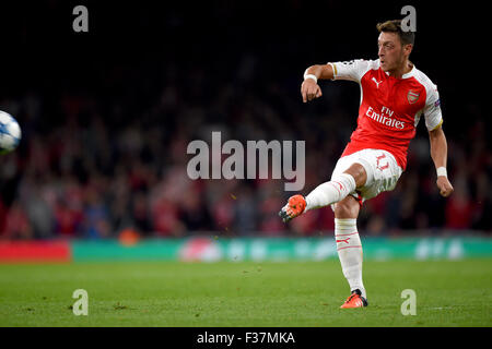 Londres, Royaume-Uni. Sep 29, 2015. Mesut Ozil (Arsenal) Football/soccer : UEFA Champions League Groupe F match entre l'Olympiakos 2-3 Arsenal à l'Emirates Stadium à Londres, Angleterre . Credit : EXTRÊME-ORIENT PRESSE/AFLO/Alamy Live News Banque D'Images