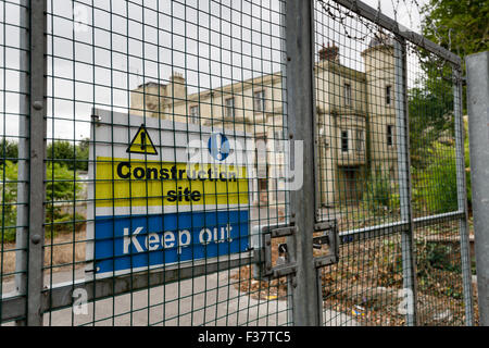 Site de construction 'Keep out'. England UK Banque D'Images