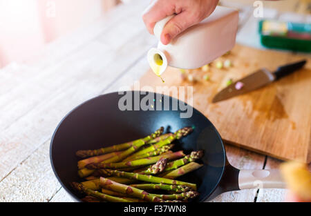 Homme cuisine Banque D'Images