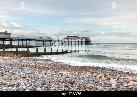 Soirée à la jetée de Cromer, sur la côte nord de Norfolk Banque D'Images