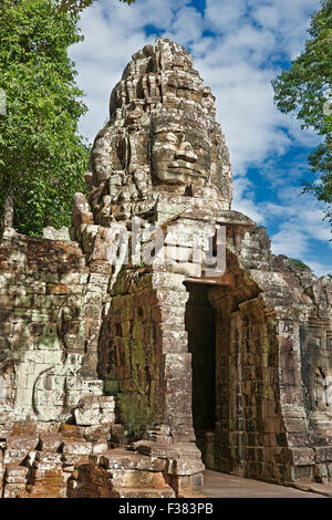 Temple de Banteay Kdei porte d'entrée. Parc archéologique d'Angkor, la Province de Siem Reap, au Cambodge. Banque D'Images