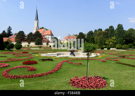 Parc de résidence d'Schloss Schönbrunn près de church Maria-Hietzing, Vienne, Autriche, patrimoine mondial Banque D'Images