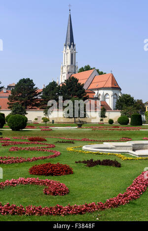 Parc de résidence d'Schloss Schönbrunn près de church Maria-Hietzing, Vienne, Autriche, patrimoine mondial Banque D'Images