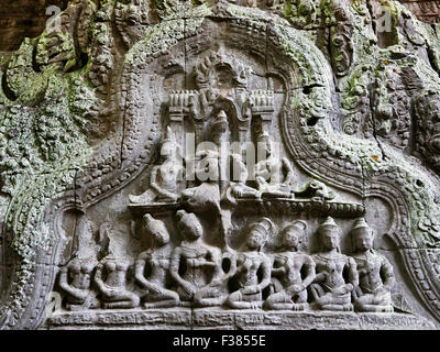 La sculpture sur pierre dans Ta Prohm temple. Parc archéologique d'Angkor, la Province de Siem Reap, au Cambodge. Banque D'Images