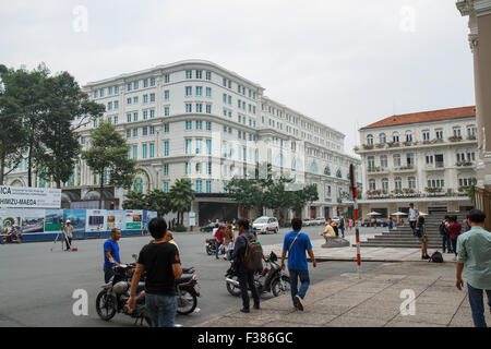 Centre de Ho Chi Minh Ville à Union Square et l'Hôtel Continental. Banque D'Images