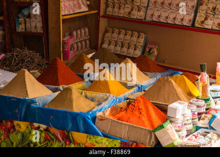 Scène de rue à la médina de Rabat, Maroc Banque D'Images