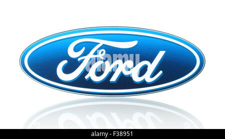 KIEV, UKRAINE - le 21 mars 2015 : Ford logo imprimé sur papier et placés sur fond blanc. Banque D'Images