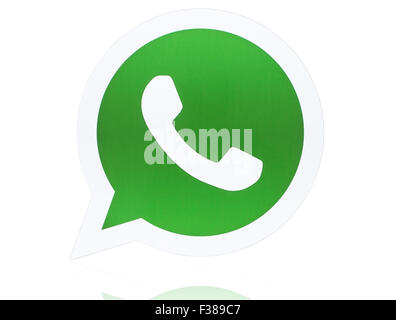 KIEV, UKRAINE - le 27 avril 2015:WhatsApp Messenger logo imprimé sur papier. Banque D'Images