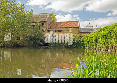 Billing Mill public House et restaurant à Northamptonshire Royaume-Uni Banque D'Images