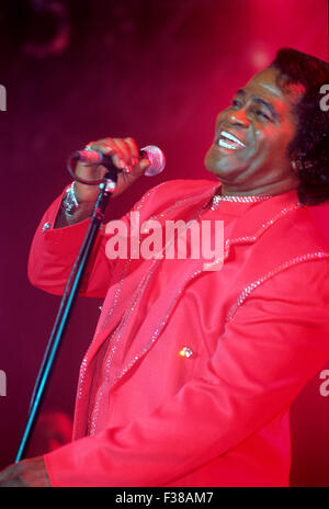 James Brown en concert, V98, Hylands Park, Chelmsford, Essex, Royaume-Uni- 1998 Banque D'Images