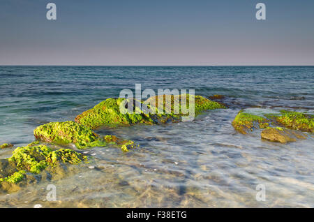 Belles stations bulgares des paysages dans la journée d'été brillant Banque D'Images