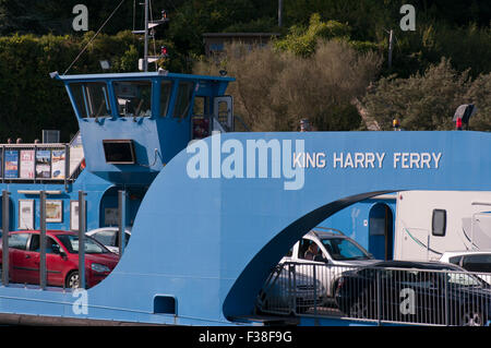 Le Roi Harry ferry qui relie la chaîne St Mawes et la péninsule de Roseland avec Feock dans toute la rivière Fal Angleterre Cornwall Banque D'Images