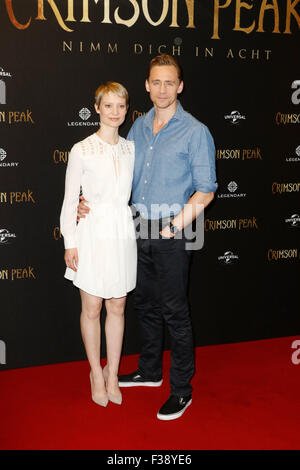 Mia Wasikowska et Tom Hiddleston au Photocall du film CRIMSON PEAK du Regent Hotel à Berlin lors de la 30e de septembre 2015. Banque D'Images