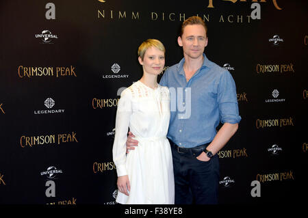 Mia Wasikowska et Tom Hiddleston au Photocall du film CRIMSON PEAK du Regent Hotel à Berlin lors de la 30e de septembre 2015. Banque D'Images