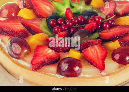 Tourte aux fruits et de baies couvertes de jelly Banque D'Images