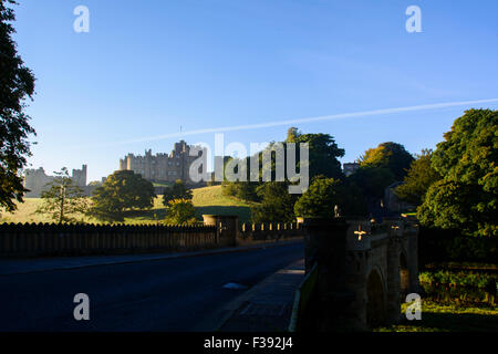 Château d'Alnwick et Lion Bridge Banque D'Images