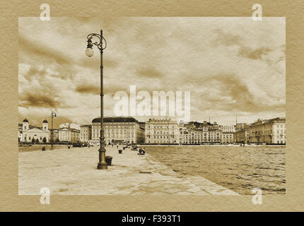 Vue depuis le quai Molo audace à la ville de Trieste et la Piazza Unita d'Italia, également nommée comme la Piazza Grande, Italie, Europe Banque D'Images