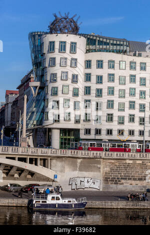 The Dancing House Prague conçu par Frank Gehry, Prague, République Tchèque, Europe Banque D'Images